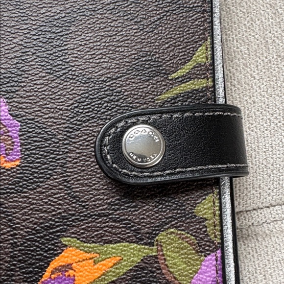 Coach Notebook - Picture 2 of 7